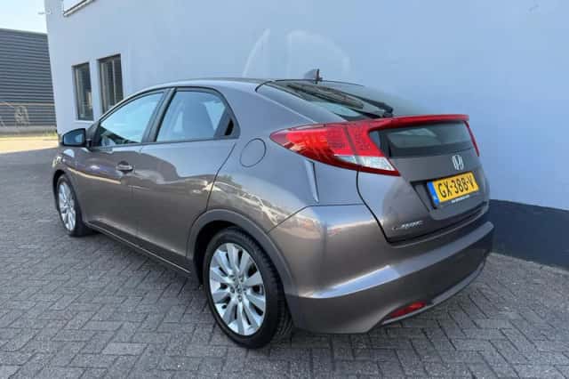 Honda Civic (2014) thumbnail 3