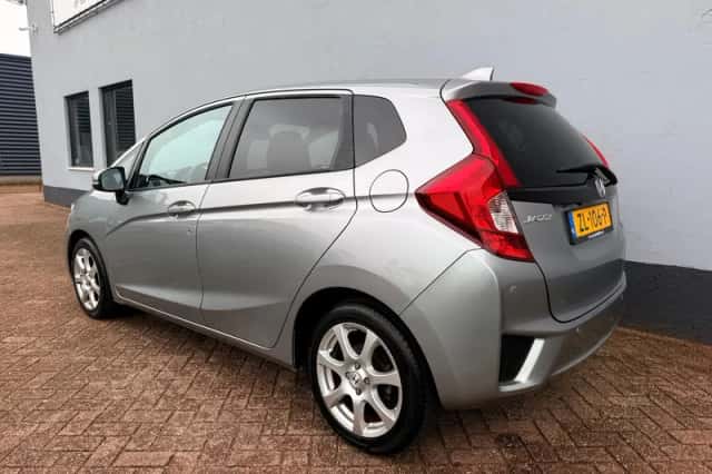 Honda Jazz (2016) thumbnail 3