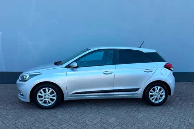 Hyundai i20 (2016) thumbnail 3