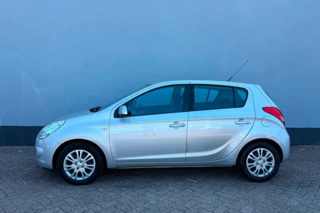 Hyundai i20 (2010) thumbnail 2