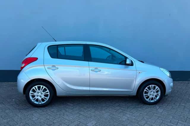 Hyundai i20 (2010) thumbnail 5