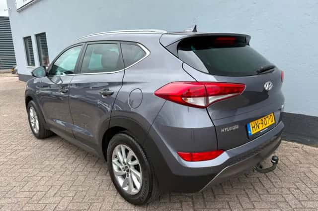 Hyundai Tucson (2016) thumbnail 3