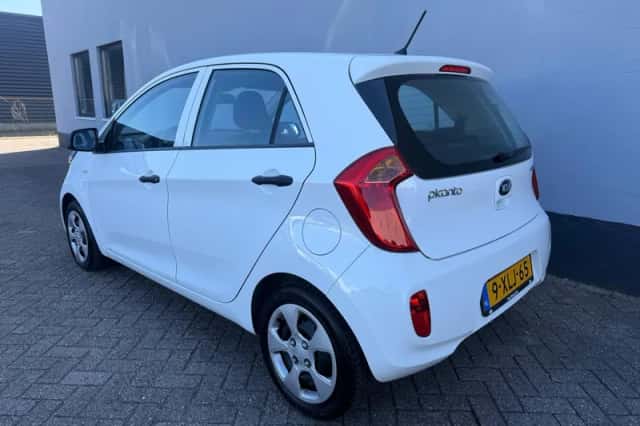 Kia Picanto (2014) thumbnail 2