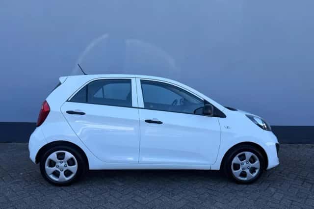 Kia Picanto (2014) thumbnail 5