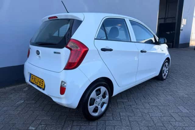 Kia Picanto (2014) thumbnail 6