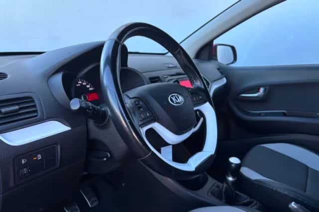 Kia Picanto (2014) thumbnail 9