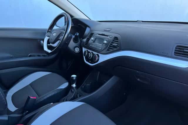 Kia Picanto (2014) thumbnail 10