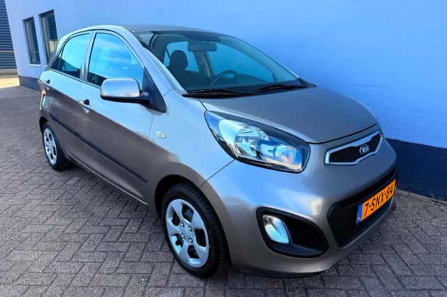 Kia Picanto (2013) thumbnail 5
