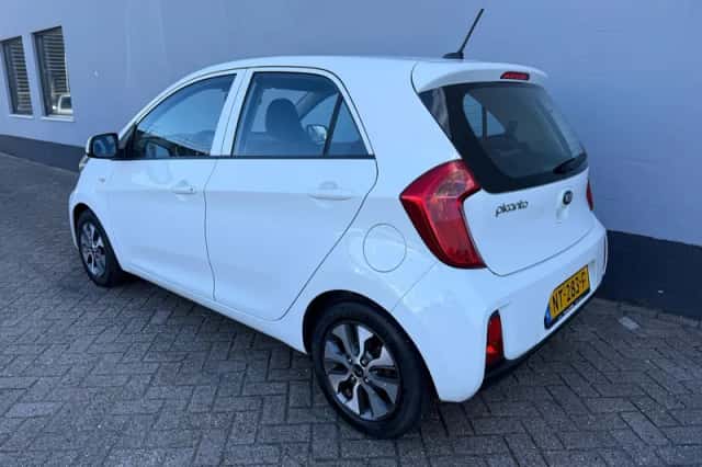 Kia Picanto (2017) thumbnail 3