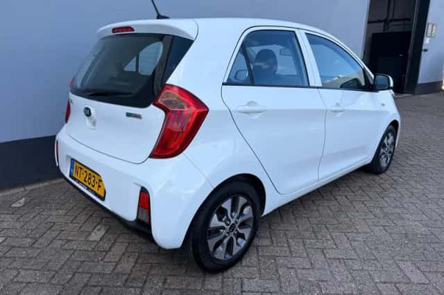 Kia Picanto (2017) thumbnail 6