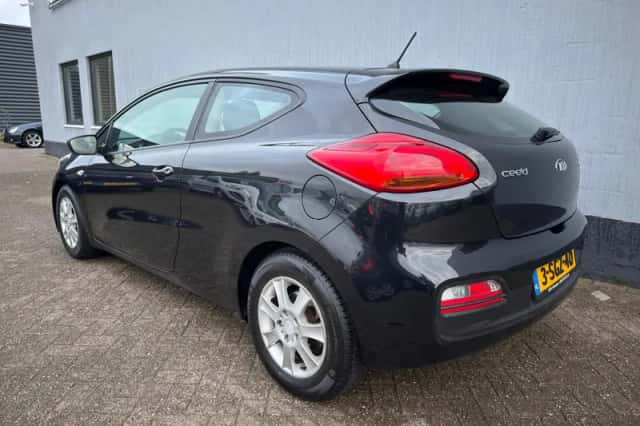 Kia Pro_cee'd (2013) thumbnail 3