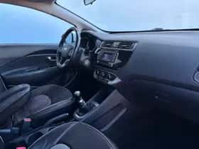 Kia Rio (2016) thumbnail 10