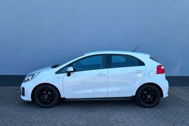 Kia Rio (2016) thumbnail 2