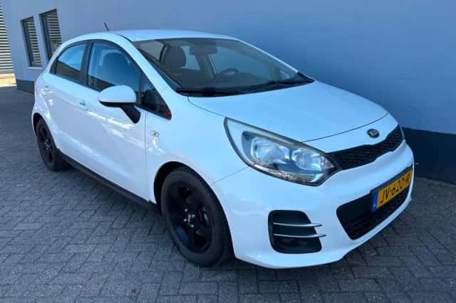 Kia Rio (2016) thumbnail 4