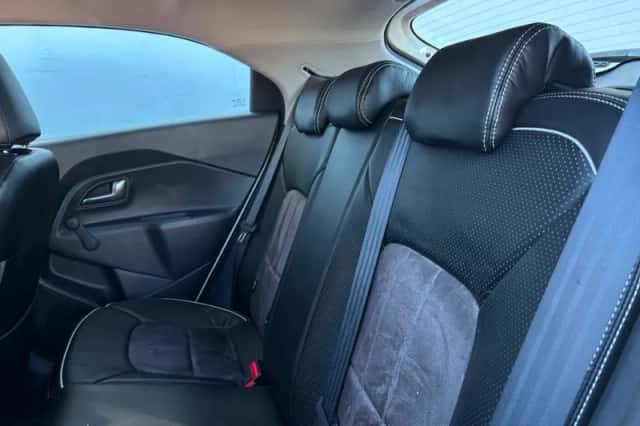 Kia Rio (2016) thumbnail 8