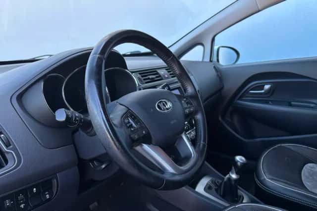 Kia Rio (2016) thumbnail 9
