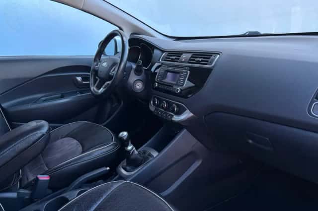 Kia Rio (2016) thumbnail 10