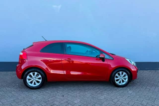 Kia Rio (2014) thumbnail 2