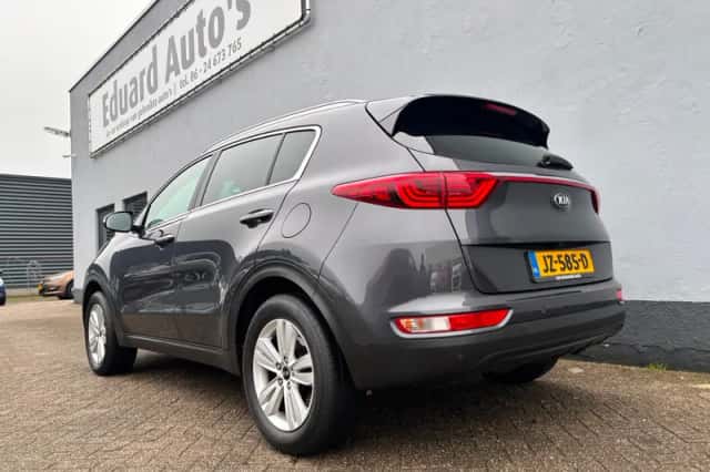 Kia Sportage (2016) thumbnail 3