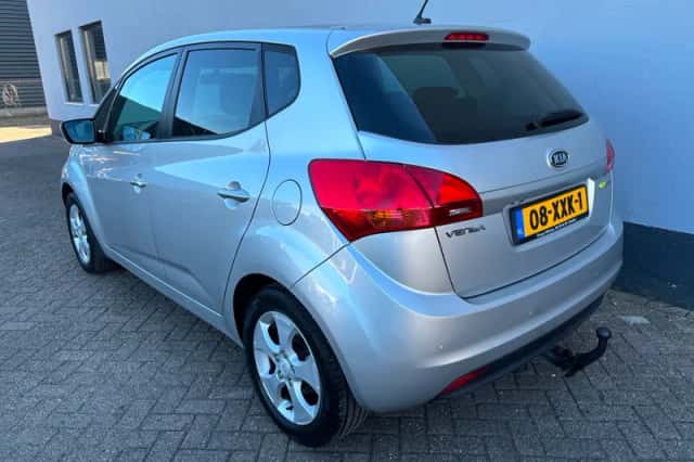 Kia Venga (2012) thumbnail 3