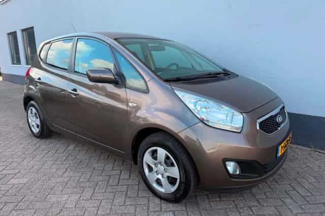 Kia Venga (2013) thumbnail 4