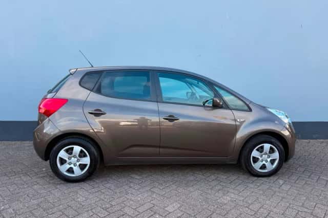 Kia Venga (2013) thumbnail 5