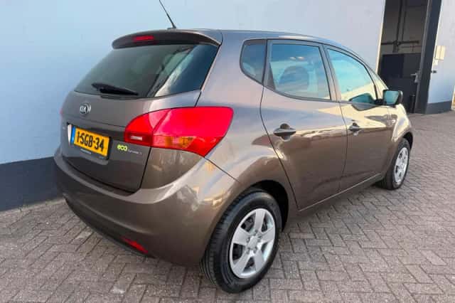 Kia Venga (2013) thumbnail 6
