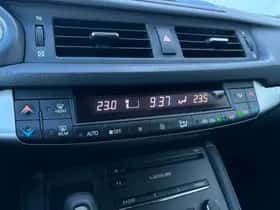 Lexus CT (2015) thumbnail 14