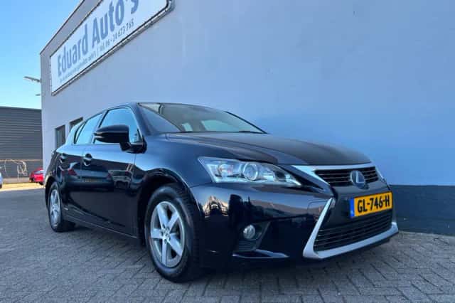 Lexus CT (2015) thumbnail 4