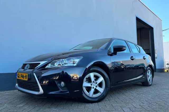 Lexus CT (2015) thumbnail 1