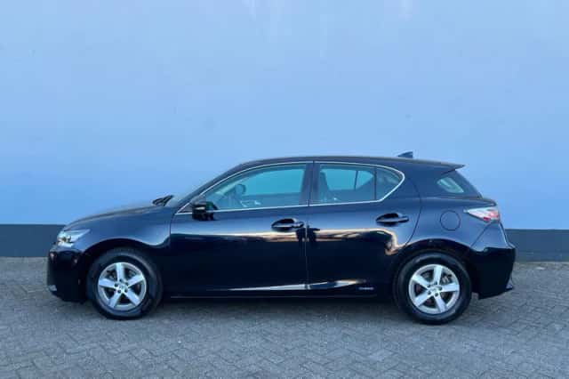 Lexus CT (2015) thumbnail 2