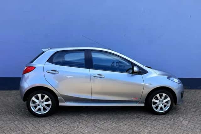 Mazda 2 (2010) thumbnail 6
