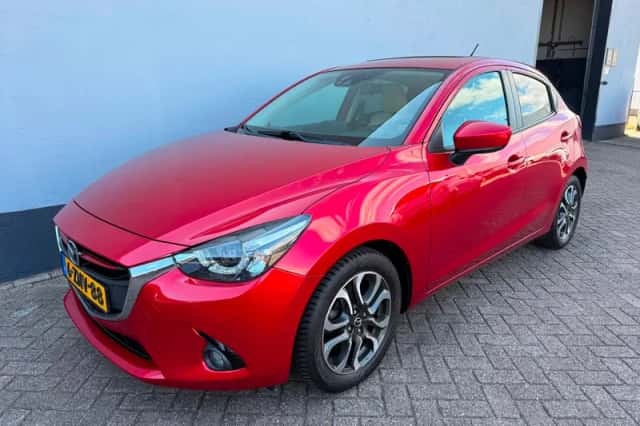 Mazda 2 (2015) thumbnail 1