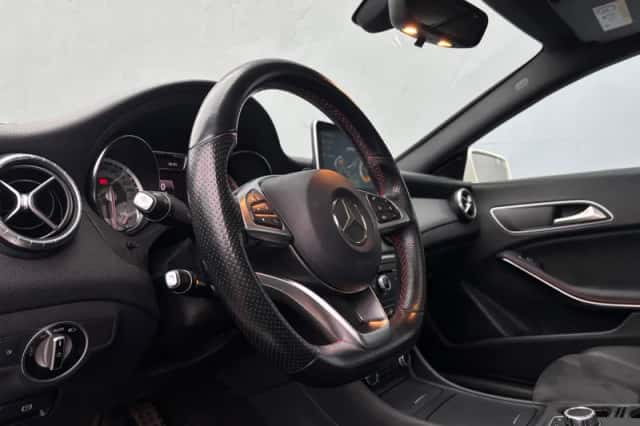 Mercedes-Benz CLA-Klasse (2016) thumbnail 9