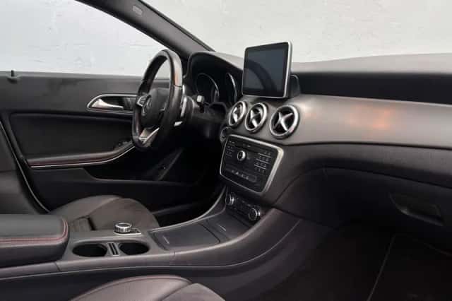 Mercedes-Benz CLA-Klasse (2016) thumbnail 10