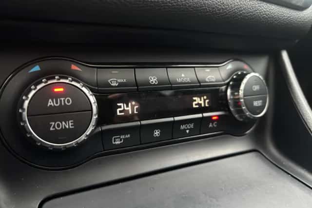 Mercedes-Benz CLA-Klasse (2015) thumbnail 15