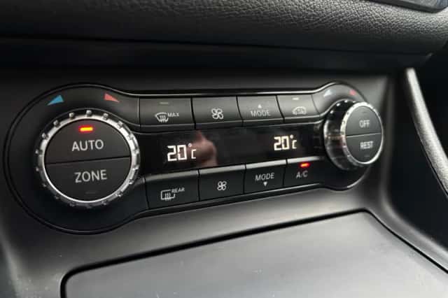 Mercedes-Benz CLA-Klasse (2015) thumbnail 21