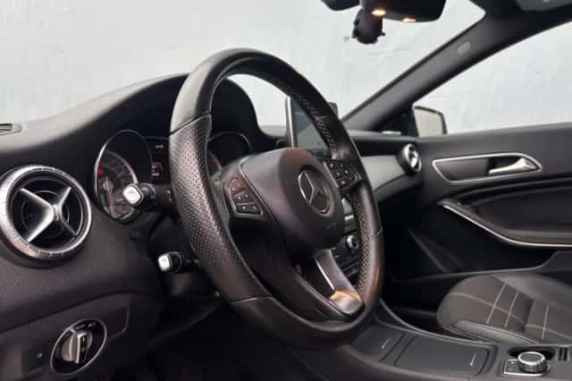 Mercedes-Benz CLA-Klasse (2015) thumbnail 10