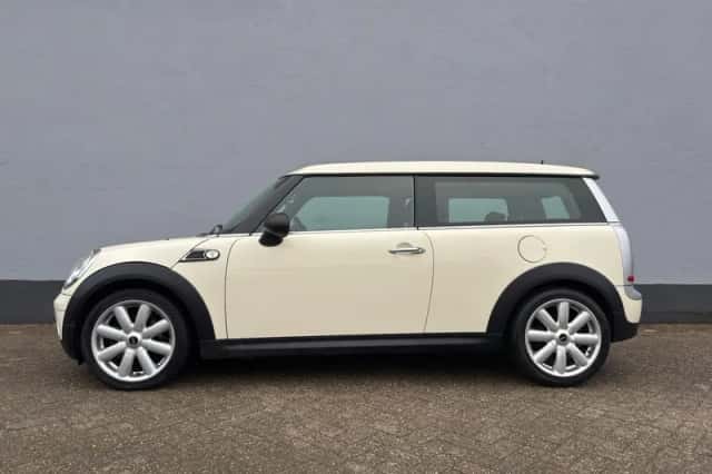 MINI Clubman (2010) thumbnail 2