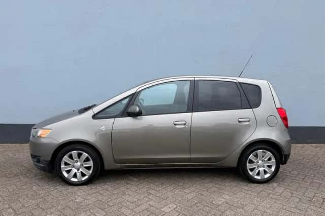 Mitsubishi Colt (2010) thumbnail 2