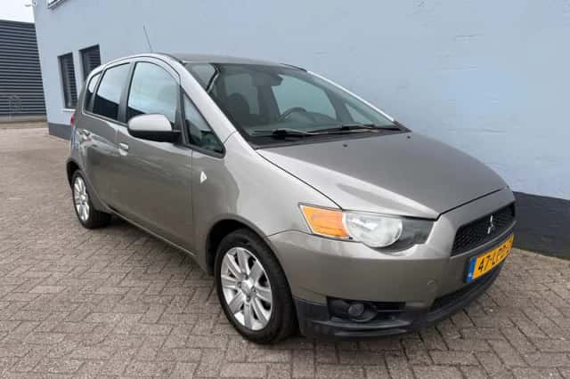 Mitsubishi Colt (2010) thumbnail 4
