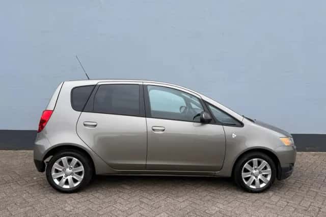 Mitsubishi Colt (2010) thumbnail 5