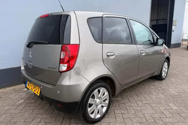 Mitsubishi Colt (2010) thumbnail 6