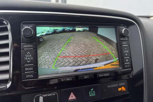 Mitsubishi Outlander (2015) thumbnail 11