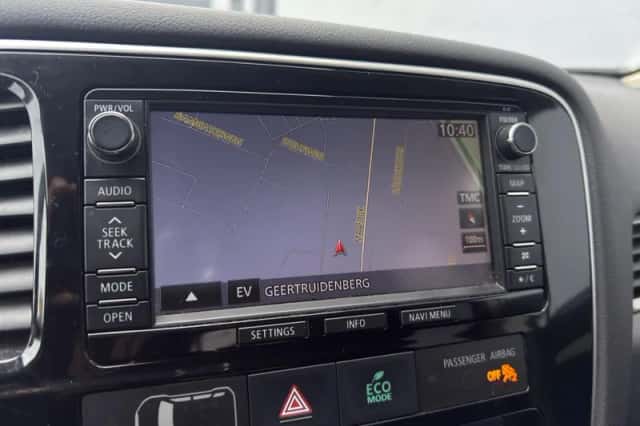 Mitsubishi Outlander (2015) thumbnail 12