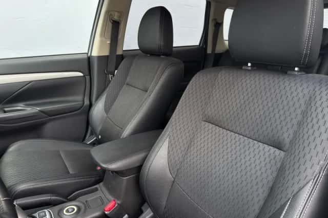 Mitsubishi Outlander (2015) thumbnail 7