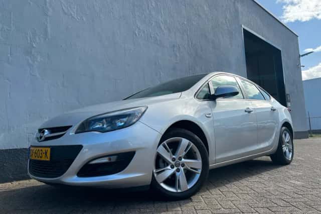 Opel Astra (2013) thumbnail 1