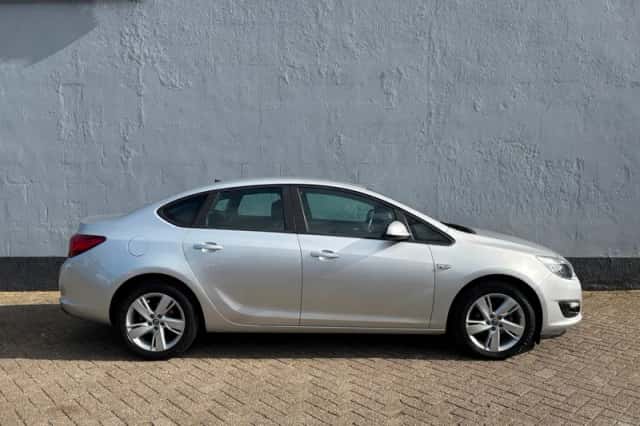 Opel Astra (2013) thumbnail 5