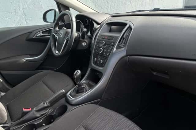 Opel Astra (2013) thumbnail 10