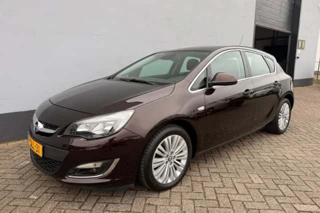 Opel Astra (2013) thumbnail 1